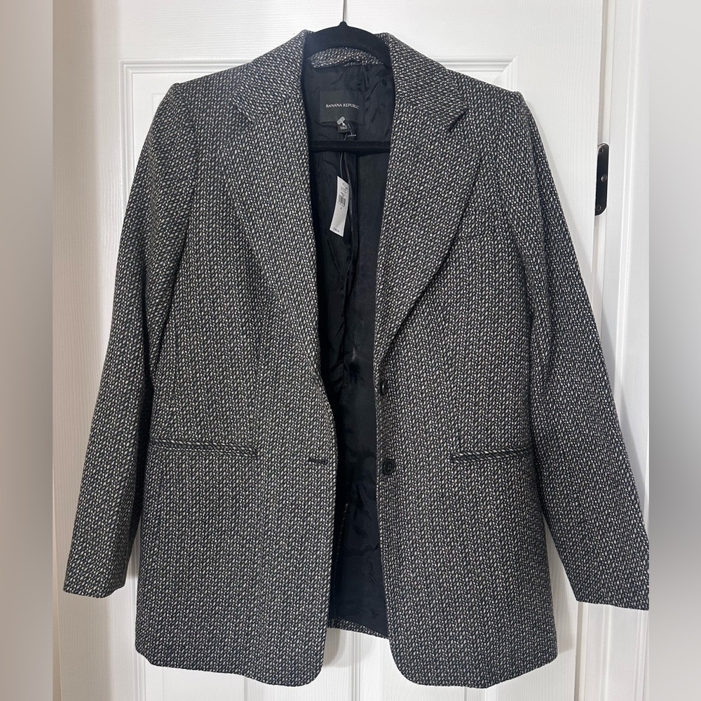 Beautiful NWT Banana Republic jacket